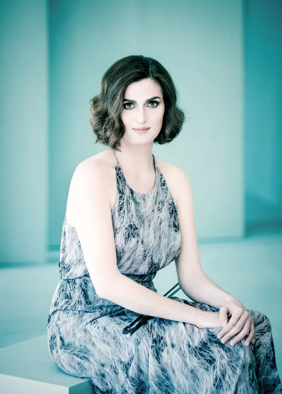 Monika Leskovar, violončelistica — Portreti 08