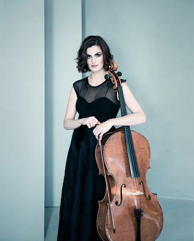 Monika Leskovar, violončelistica — Portreti 05