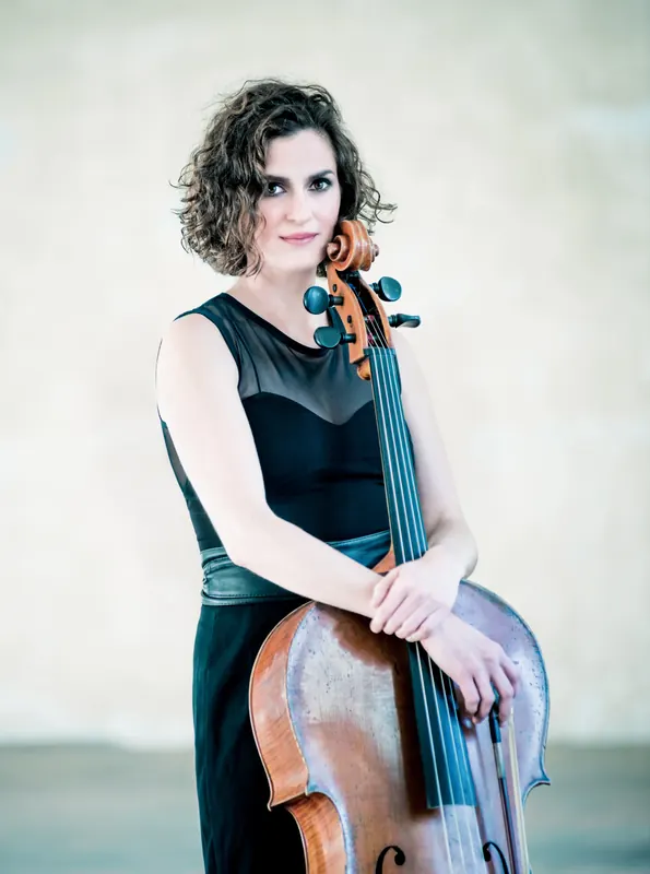 Monika Leskovar, violončelistica — Portreti 09